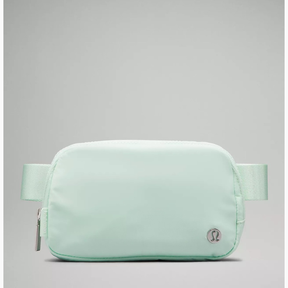 Lululemon belt bag NWT